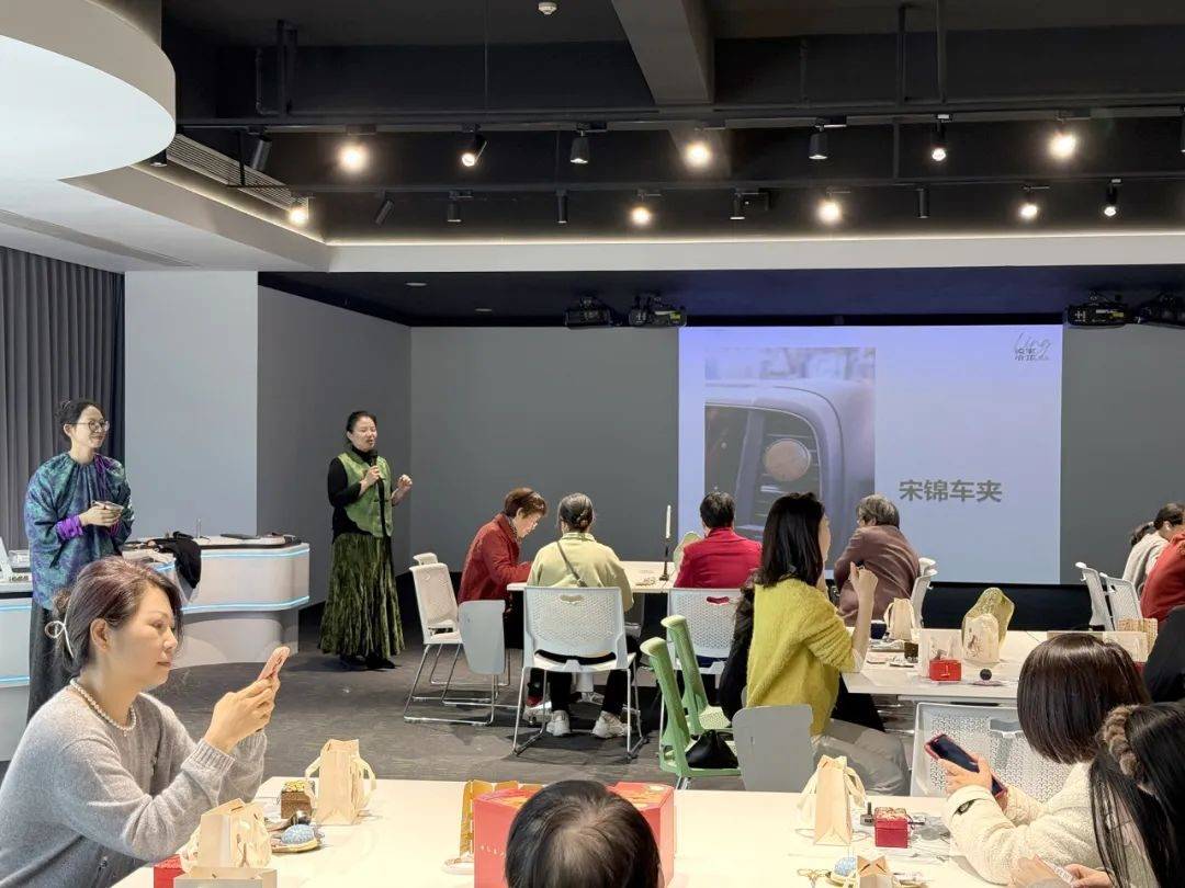 通商银行举办宋锦车载香薰制作活动CQ9电子登录邂逅传统非遗丨宁波(图2)